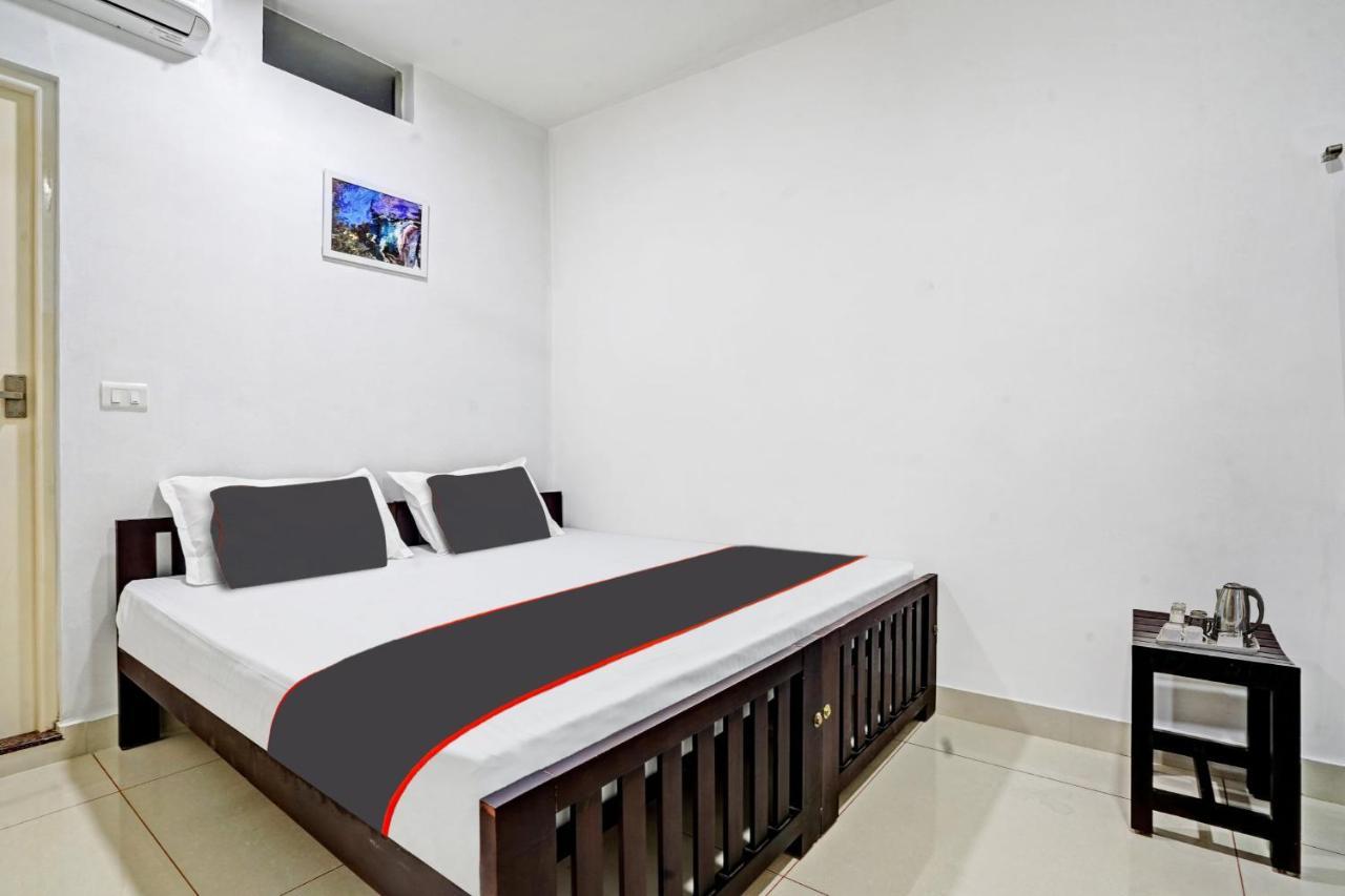 Collection O White House Pearl Hotel Kochi Exterior photo